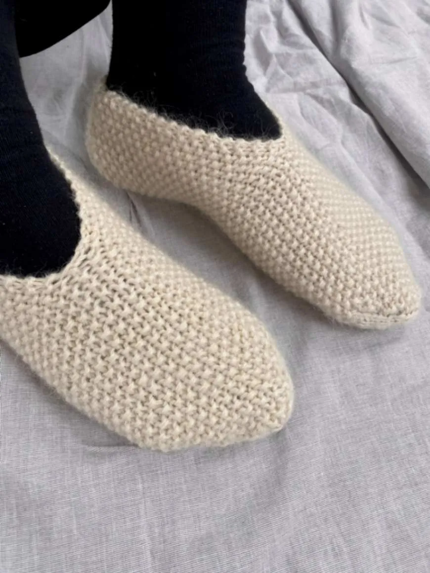 Easy Peasy Cozy Slippers, knitting pattern