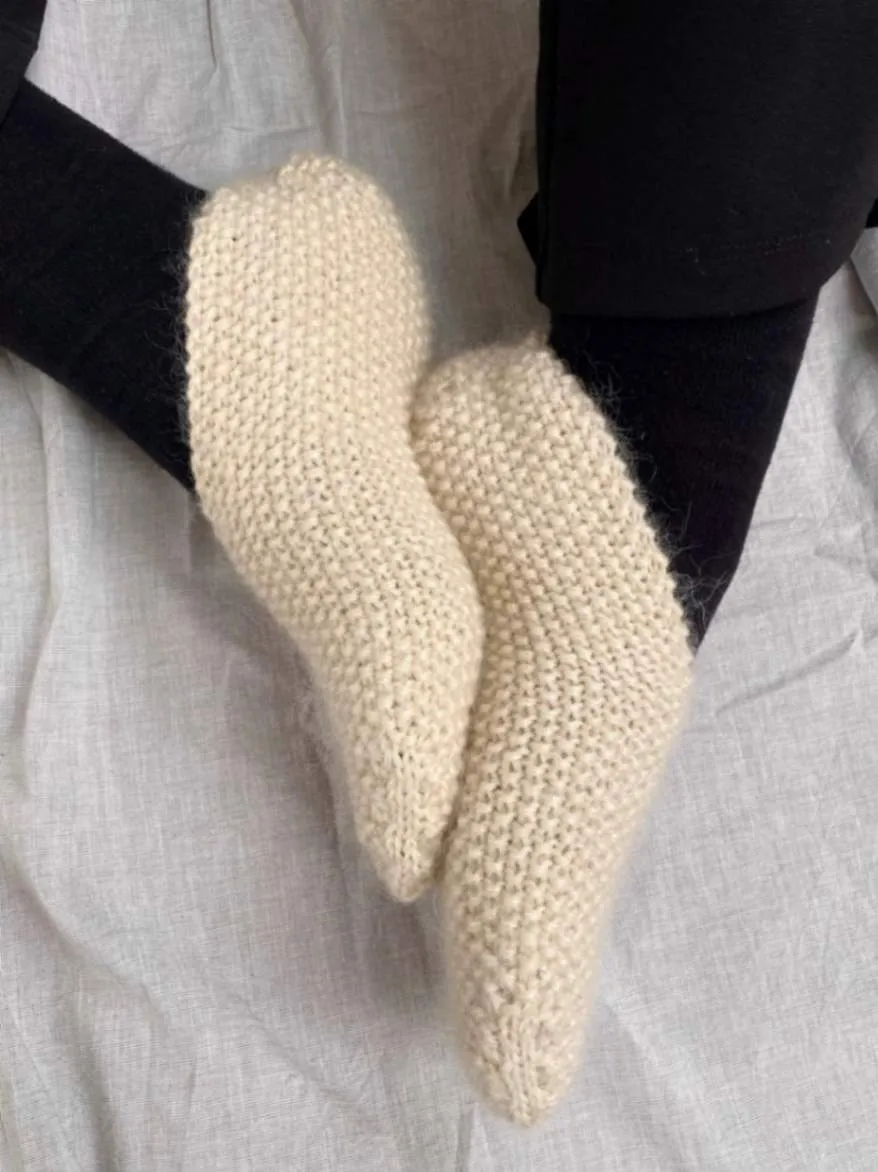 Easy Peasy Cozy Slippers, knitting pattern